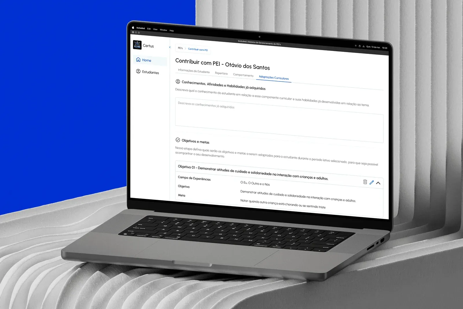 Editor de PEI aberto num notebook, com as seções de conhecimentos já adquiridos e de objetivos e metas.